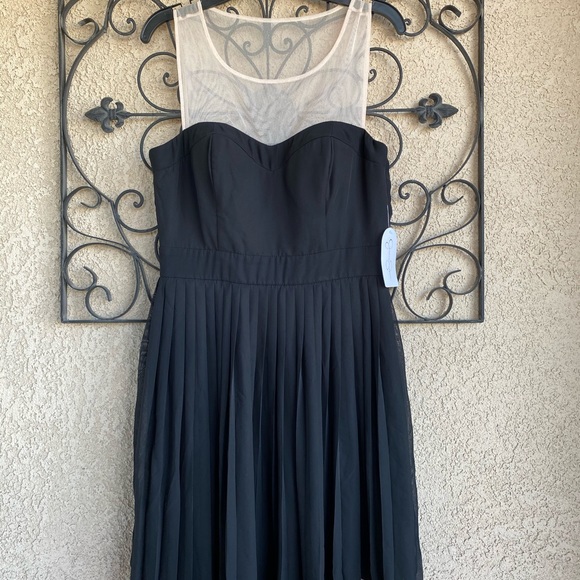 Jessica Simpson maxi dress with mesh yoke - Picture 4 of 11